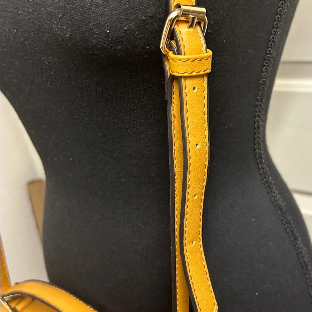 Purse, Brown camel 100% PVC, Lining 100% Polyester with gold snap closure, EUC